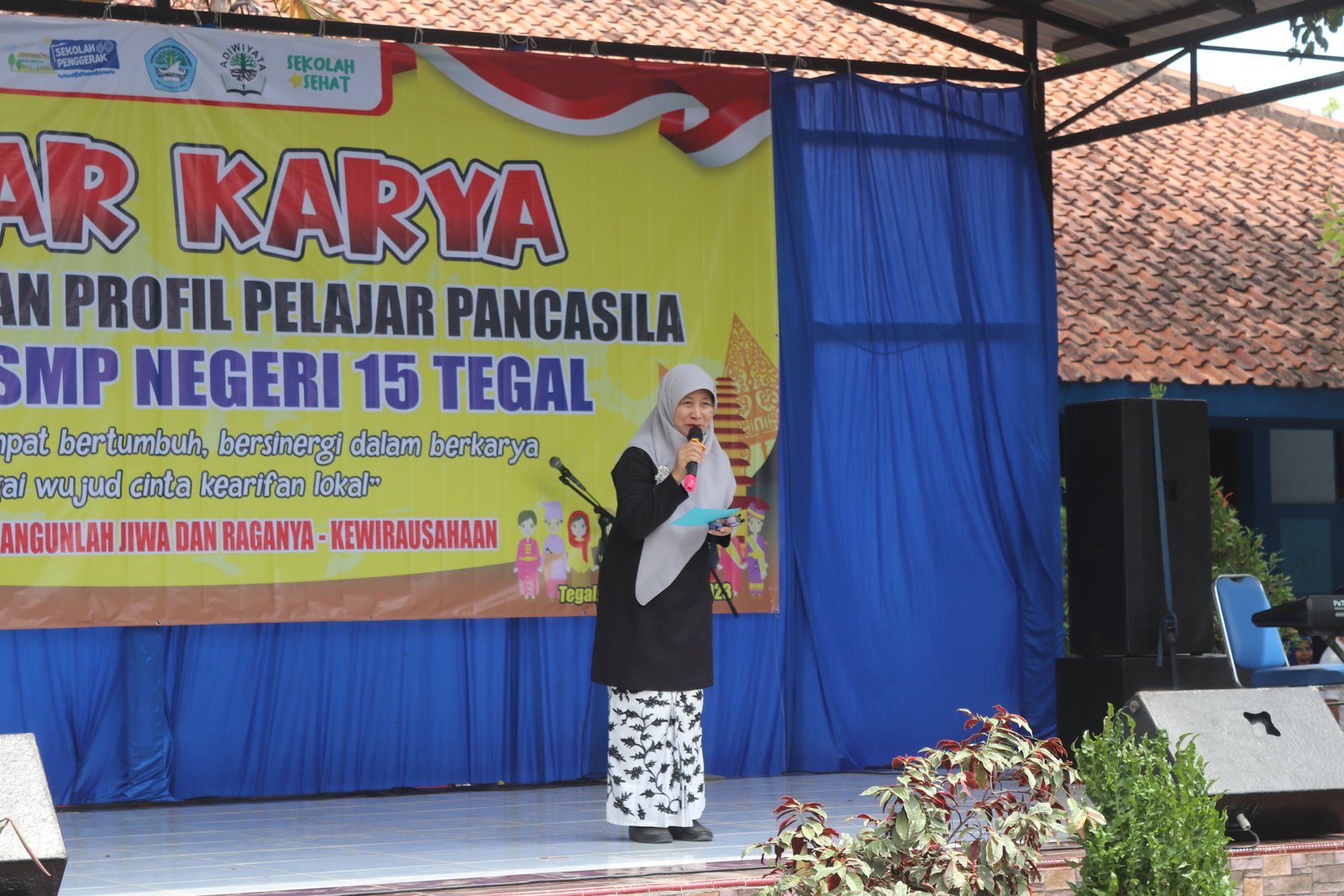 Ibu Kepala Sekolah