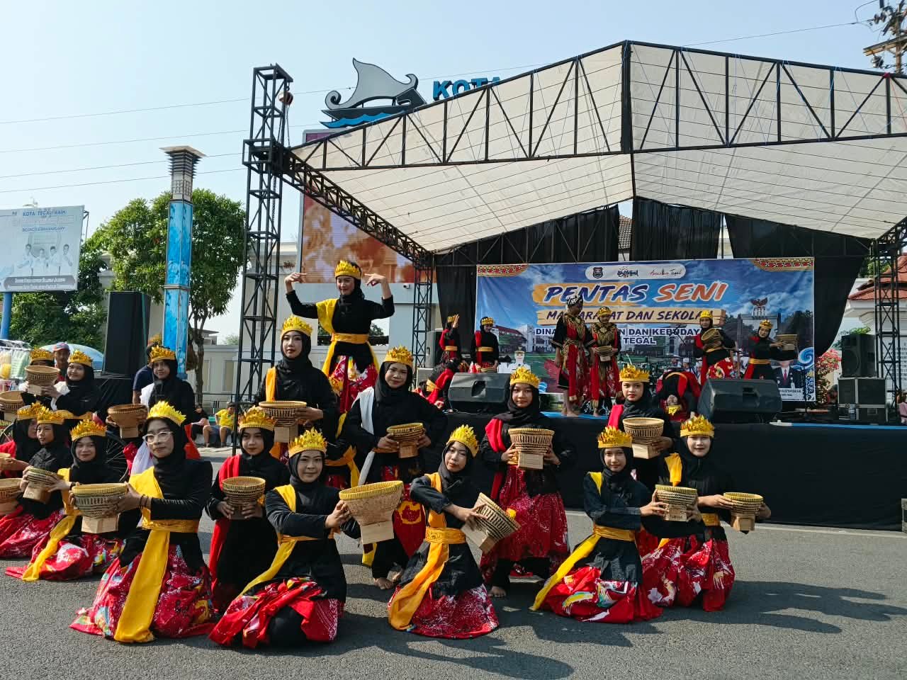 Pentas Seni Masyarakat