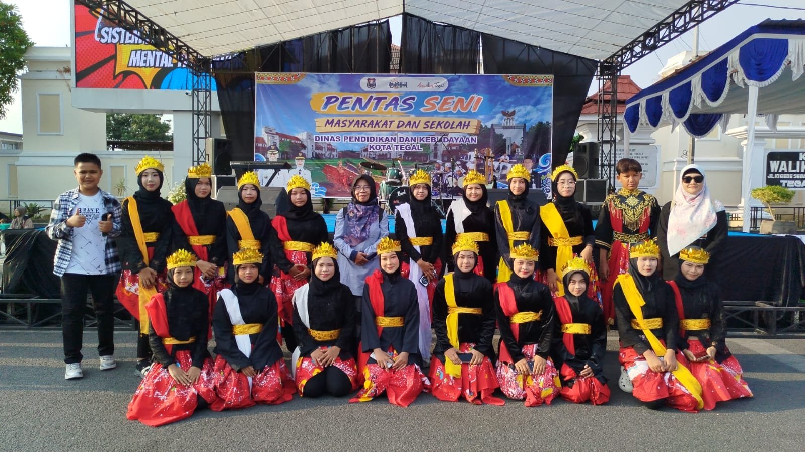 Pentas Seni Masyarakat